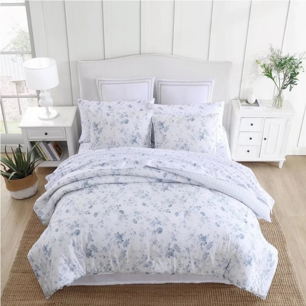 2pc Twin Bedding Set Blue Floral Belinda Bedding Set - Laura Ashley